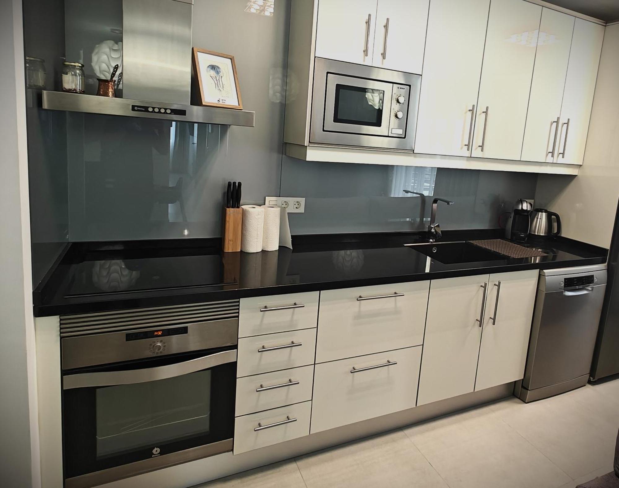 Sun Apartment - 3 Bedrooms, Priv Parking, Pool, Ac, Tv Channels, Fibre Net Los Cristianos  Εξωτερικό φωτογραφία
