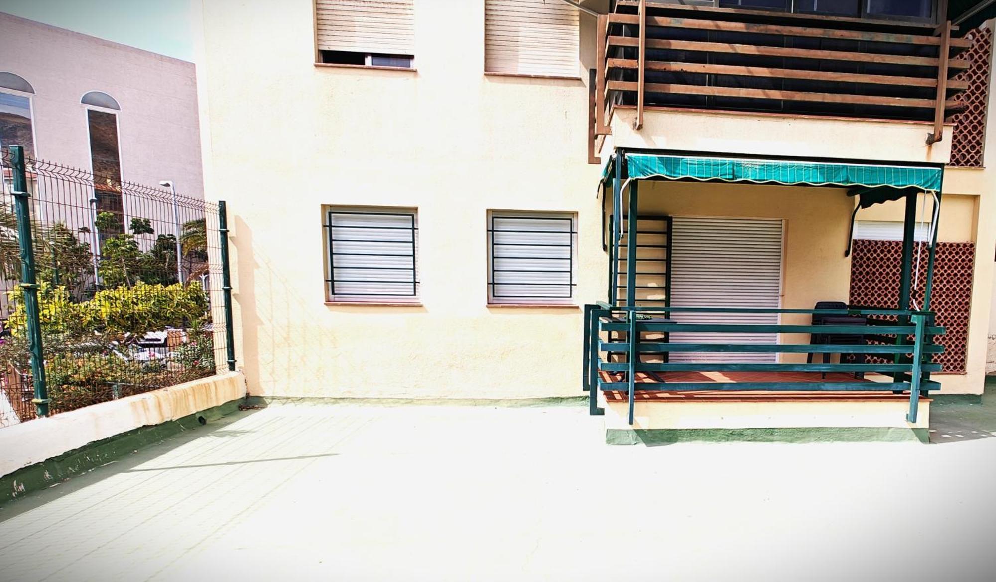 Sun Apartment - 3 Bedrooms, Priv Parking, Pool, Ac, Tv Channels, Fibre Net Los Cristianos  Εξωτερικό φωτογραφία