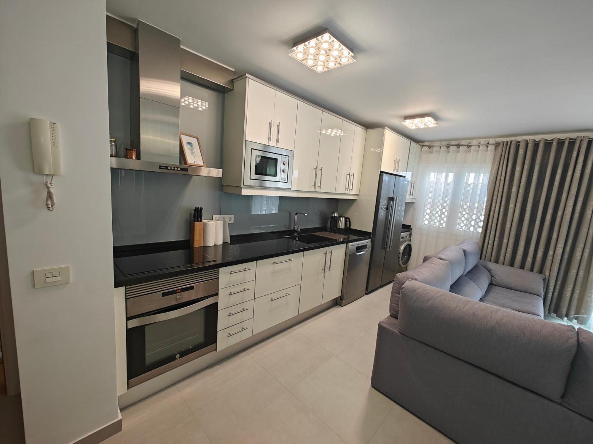 Sun Apartment - 3 Bedrooms, Priv Parking, Pool, Ac, Tv Channels, Fibre Net Los Cristianos  Εξωτερικό φωτογραφία