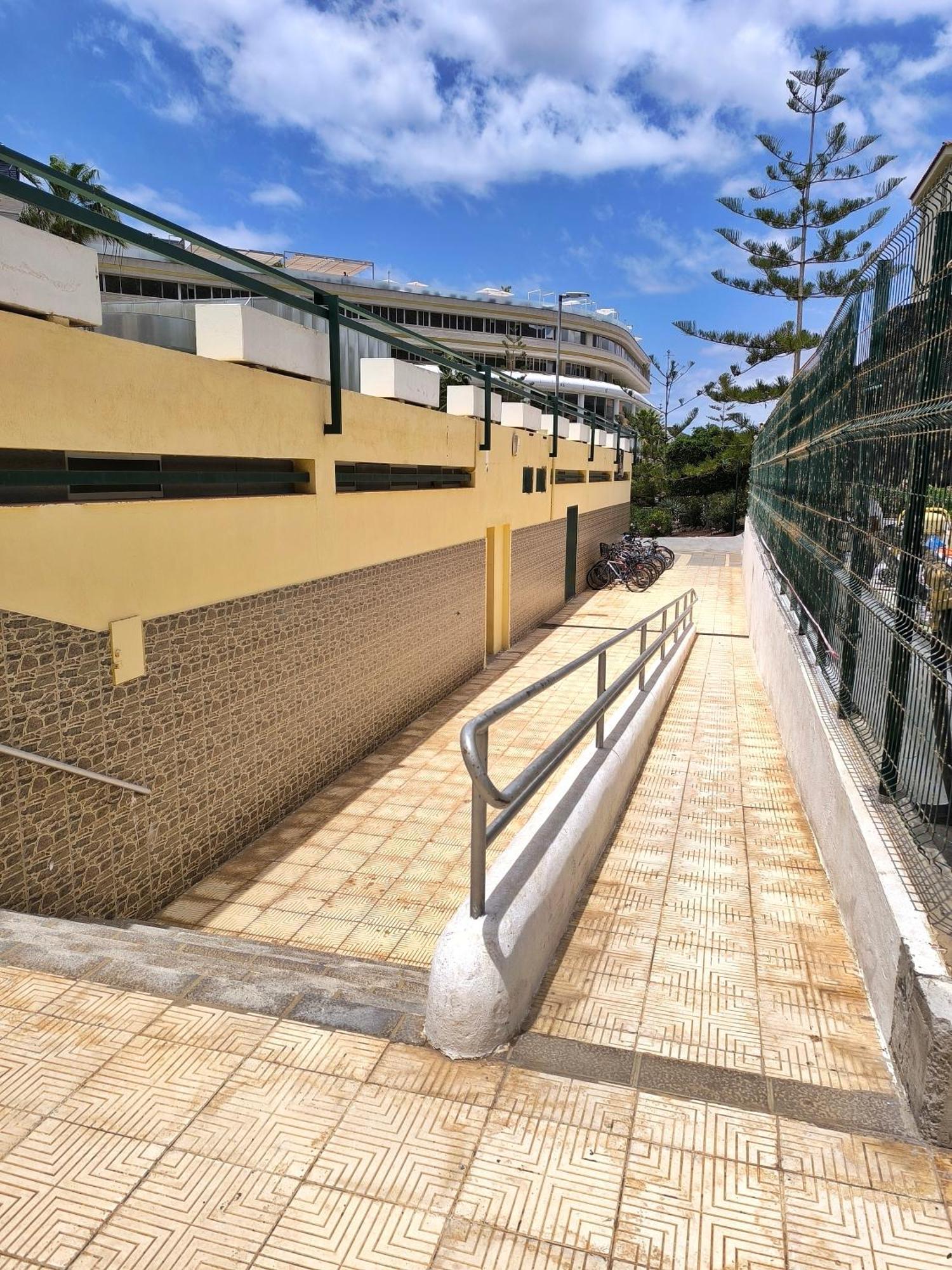 Sun Apartment - 3 Bedrooms, Priv Parking, Pool, Ac, Tv Channels, Fibre Net Los Cristianos  Εξωτερικό φωτογραφία